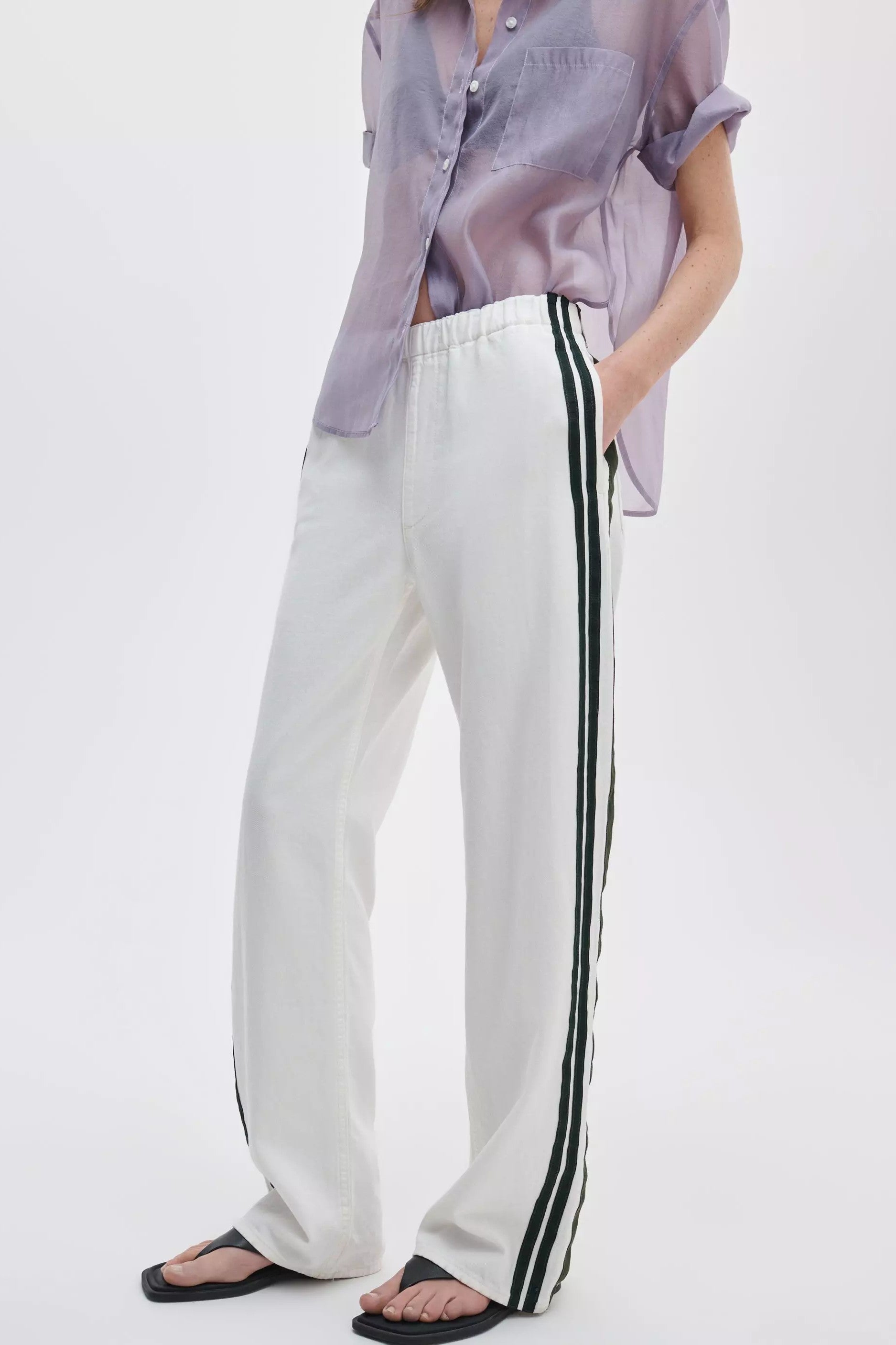 FEATHERWEIGHT LOGAN PULL ON TRACK JEAN - Pants - Sassanova