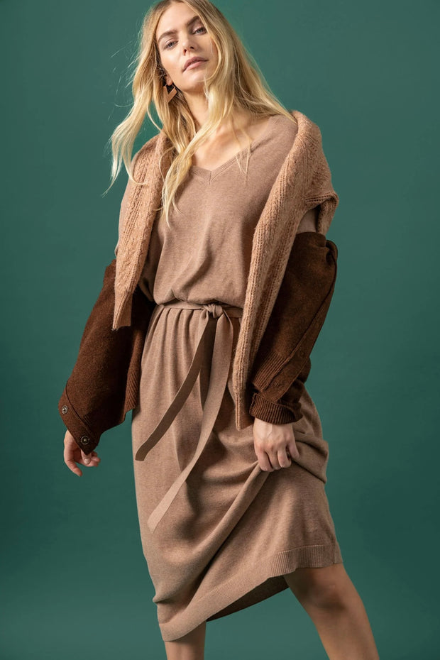 EASY V-NECK SWEATER DRESS (PA2357)