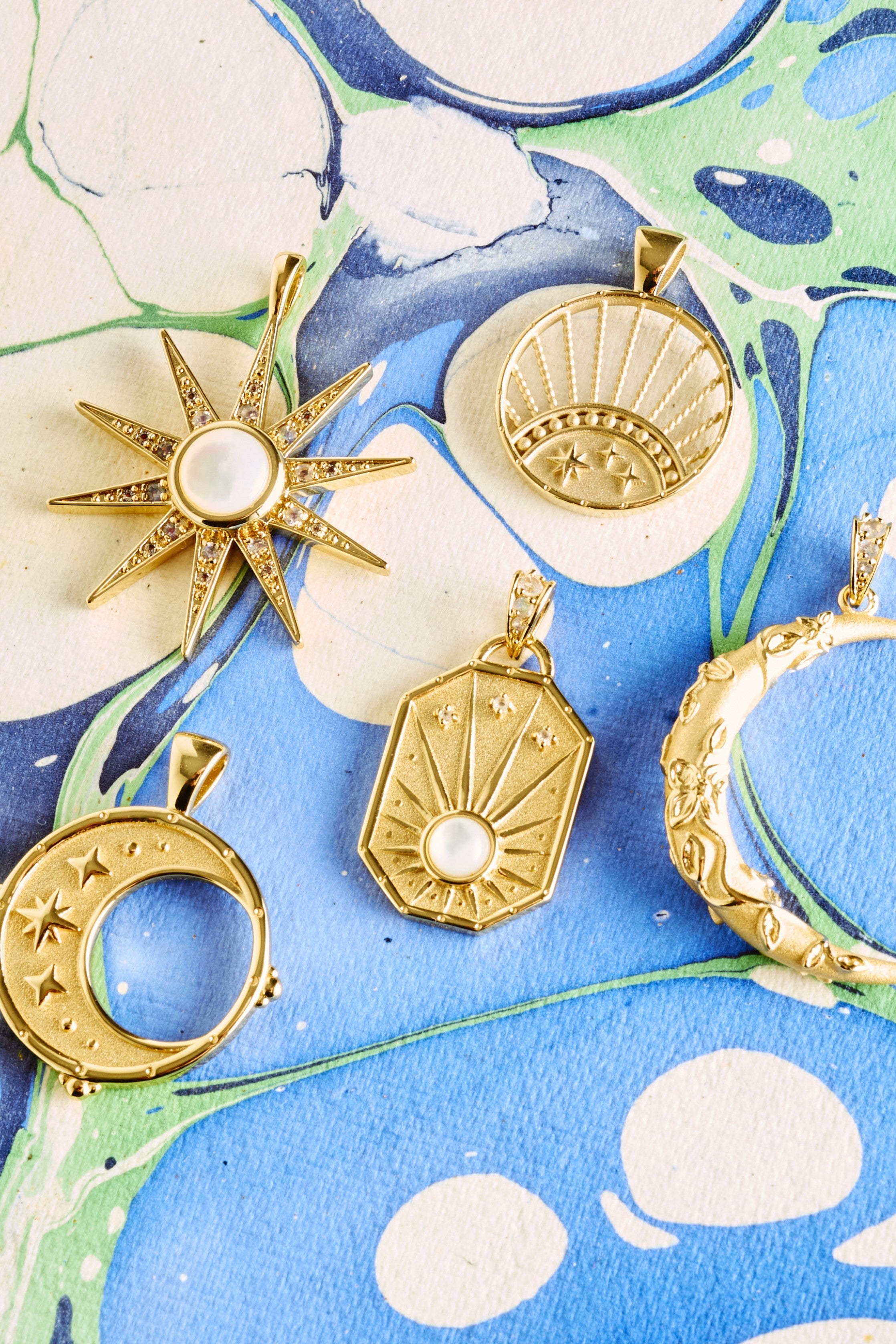 LUCKY SPARKLING MOTHER OF PEARL SUPERNOVA PENDANT- CLASSIC ROLO CHAIN - Necklaces - Sassanova