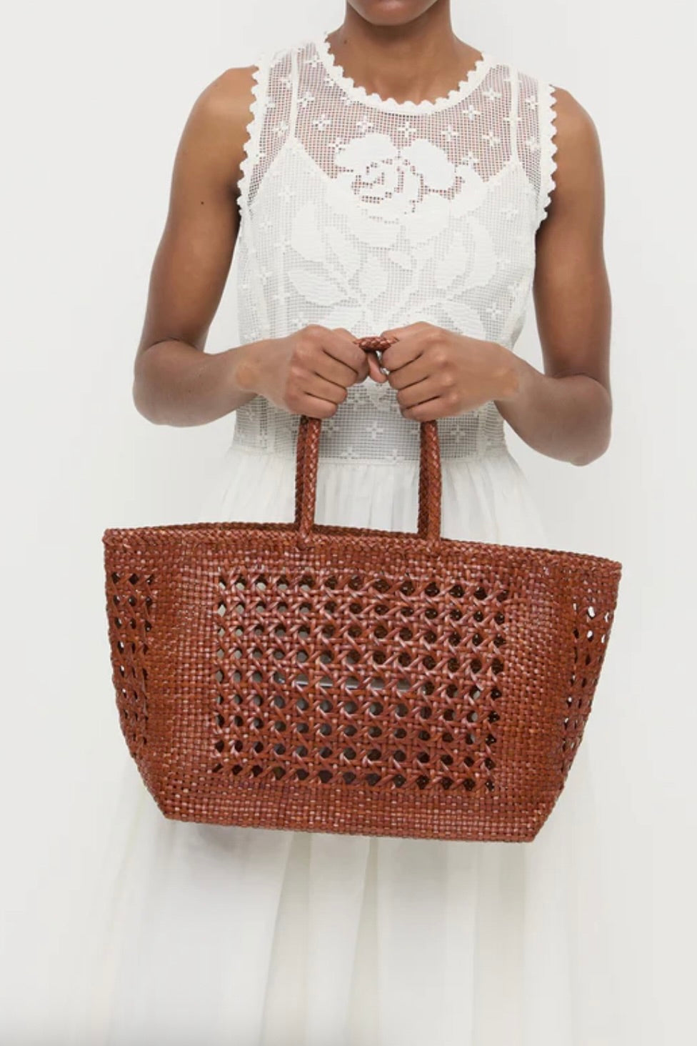 KLARA OPEN WEAVE TOTE
sassanova