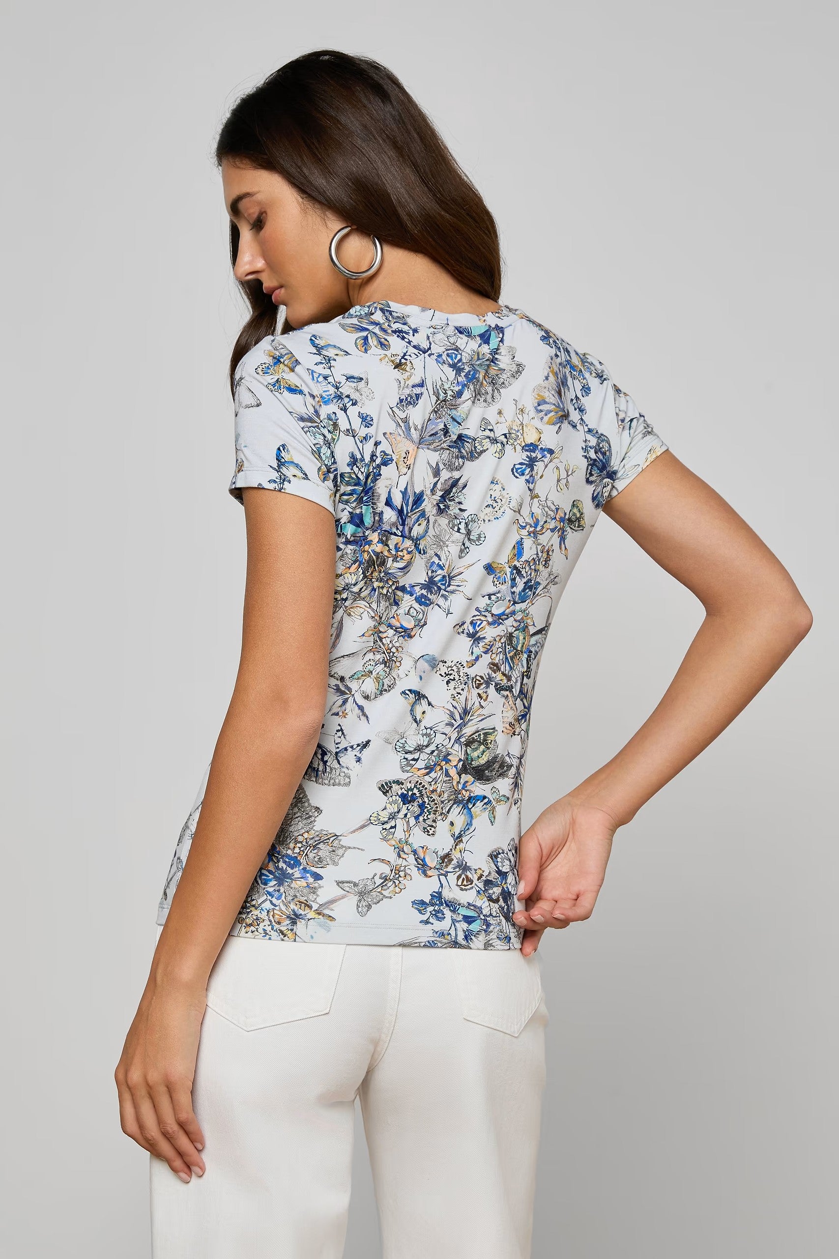 RESSI SHORT SLEEVE WATERCOLOR BUTTERFLY TEE - T-shirts - Sassanova