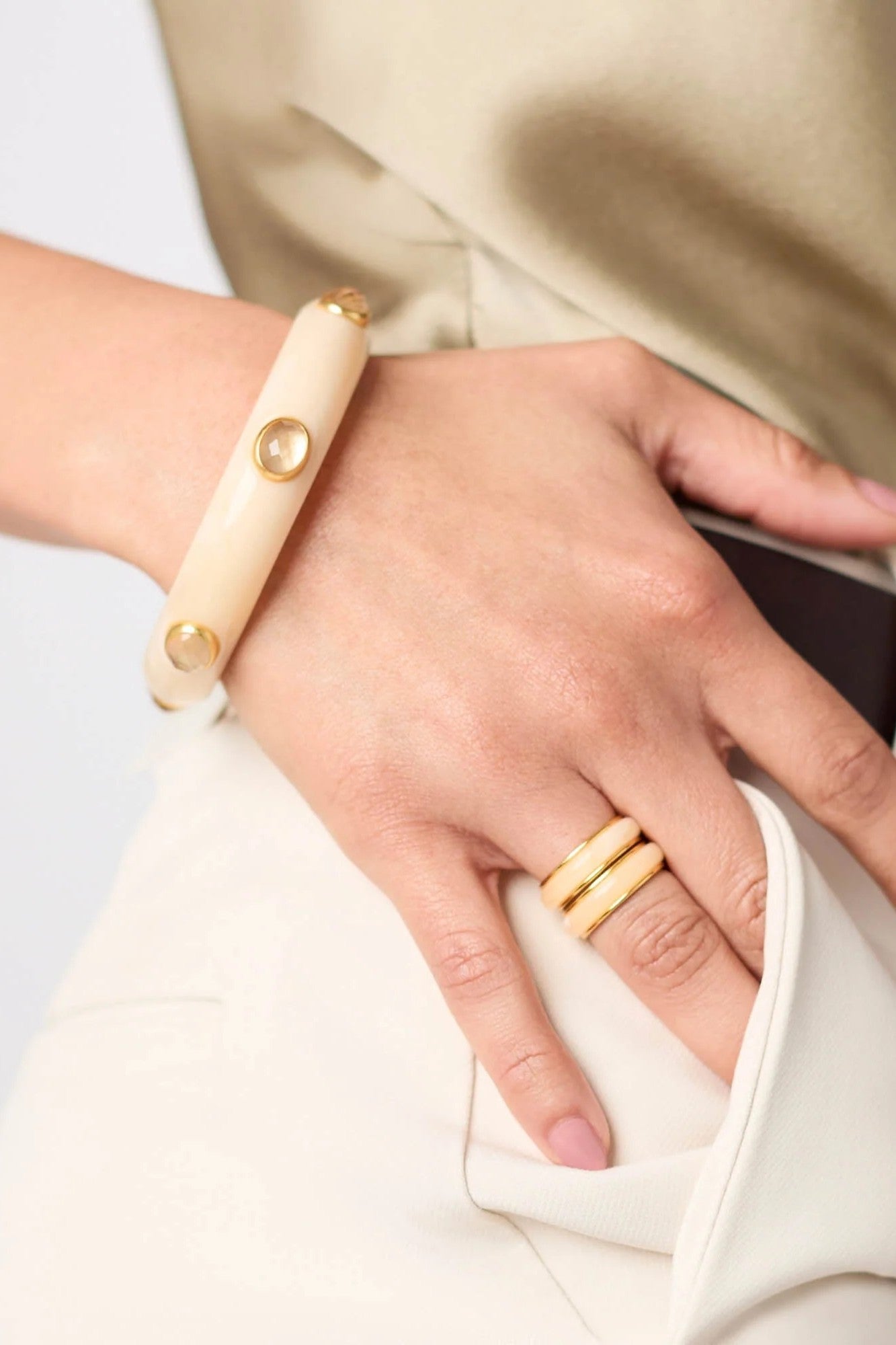 CARNABY STONE BANGLE - Bracelets - Sassanova