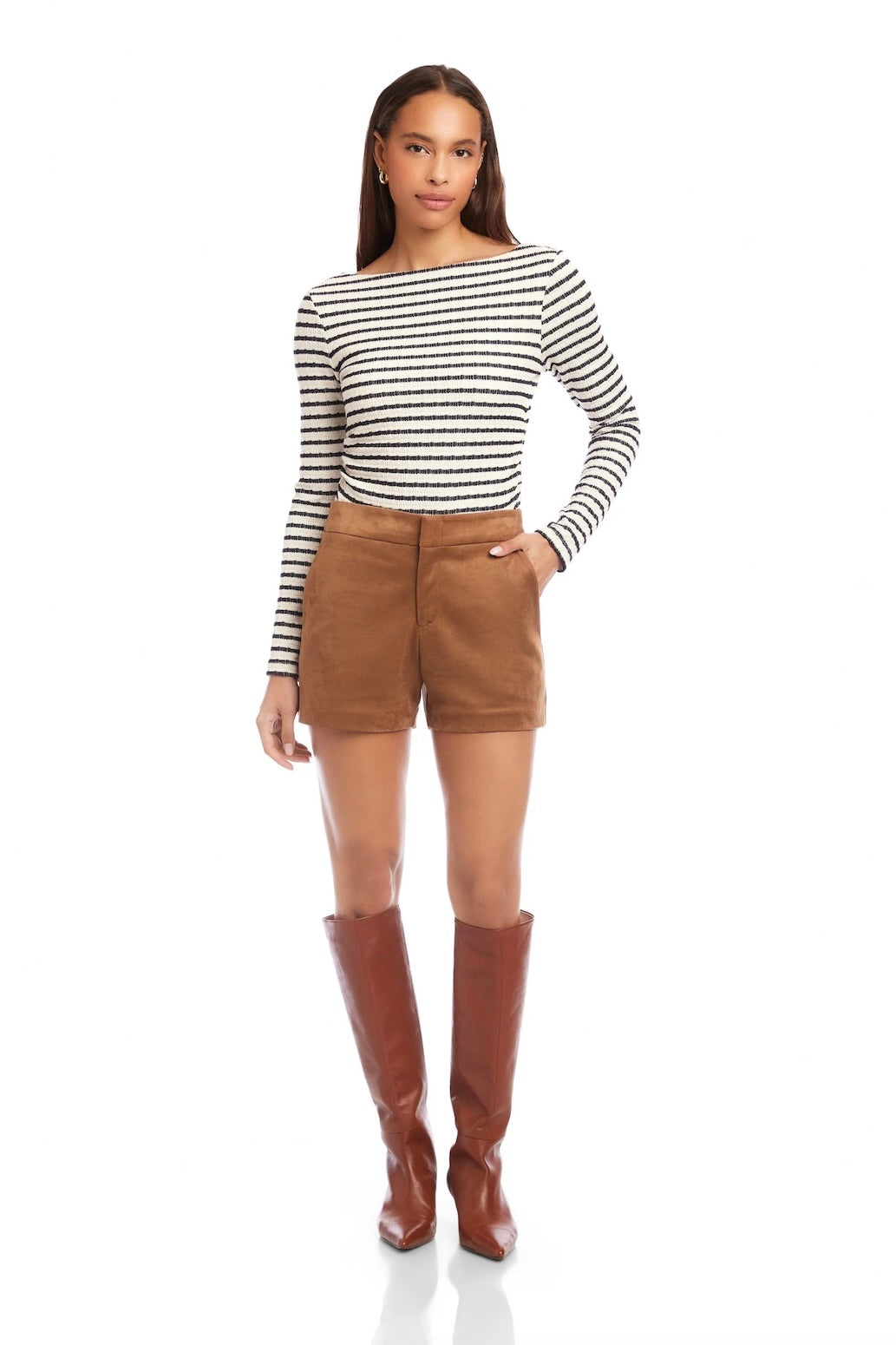 FAUX SUEDE MODERN SHORTS
sassanova