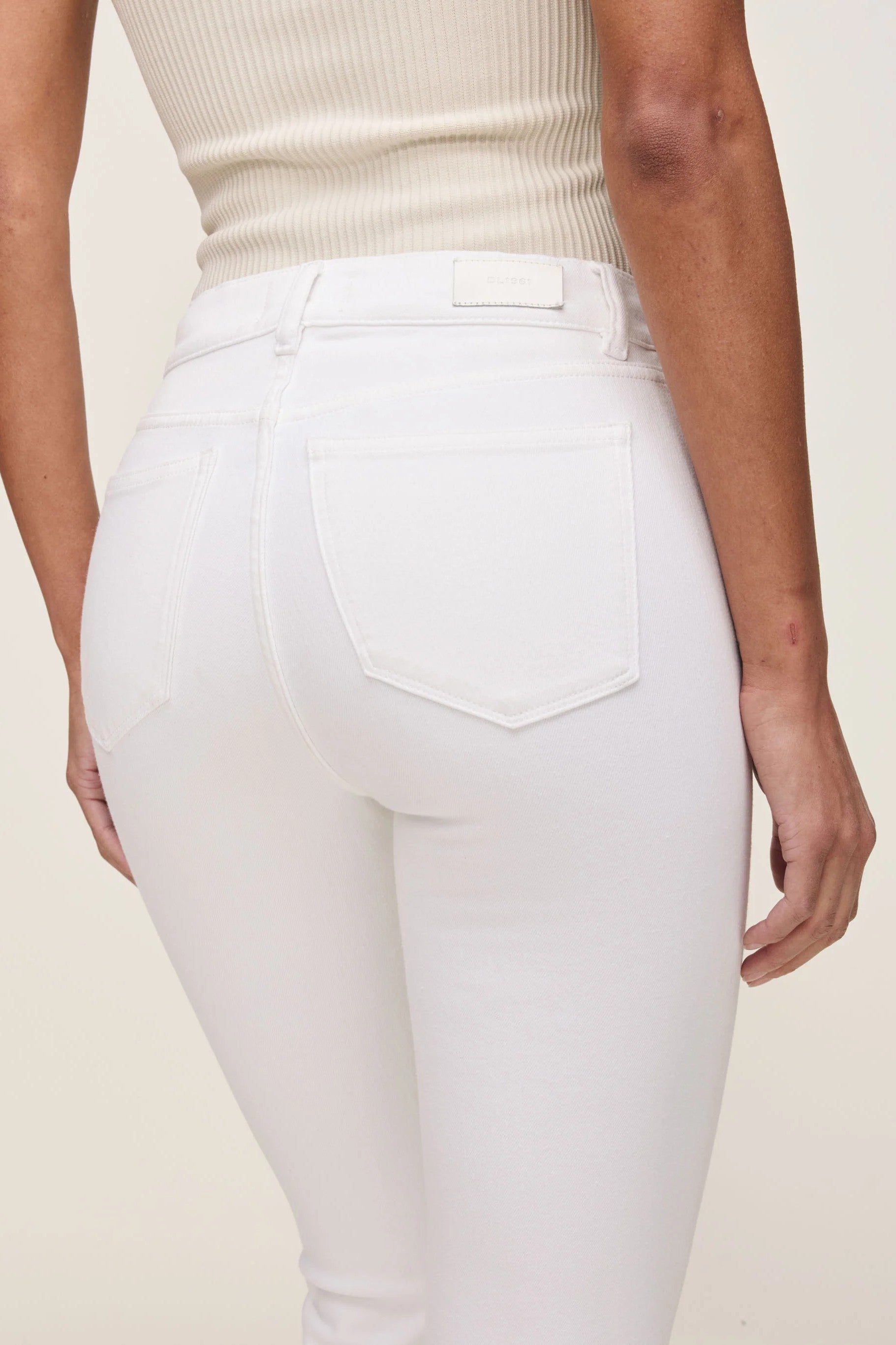 MARA MID RISE STRAIGHT JEAN - Jeans - Sassanova