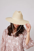 PACKABLE SURFER CHINSTRAP HAT- NATURAL - Hats - Sassanova