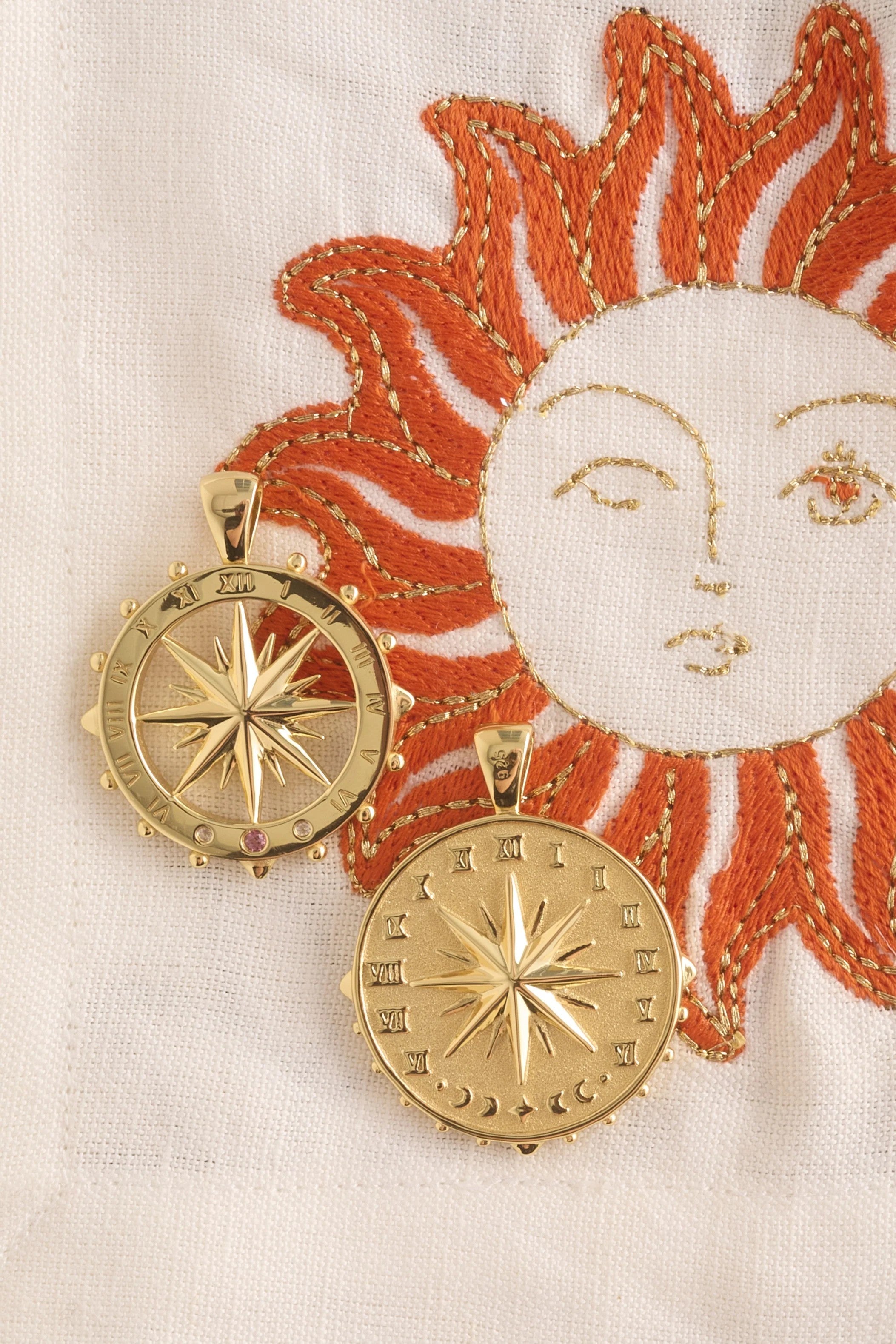 FOREVER SUNDIAL CUTOUT COIN- DRAWN LINK CHAIN - Necklaces - Sassanova
