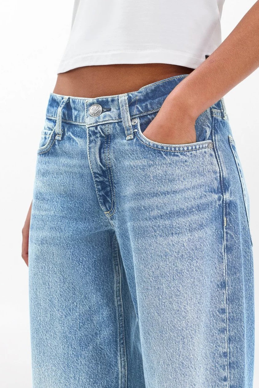 FEATHERWEIGHT SAIGE ANKLE STRAIGHT JEAN - Jeans - Sassanova