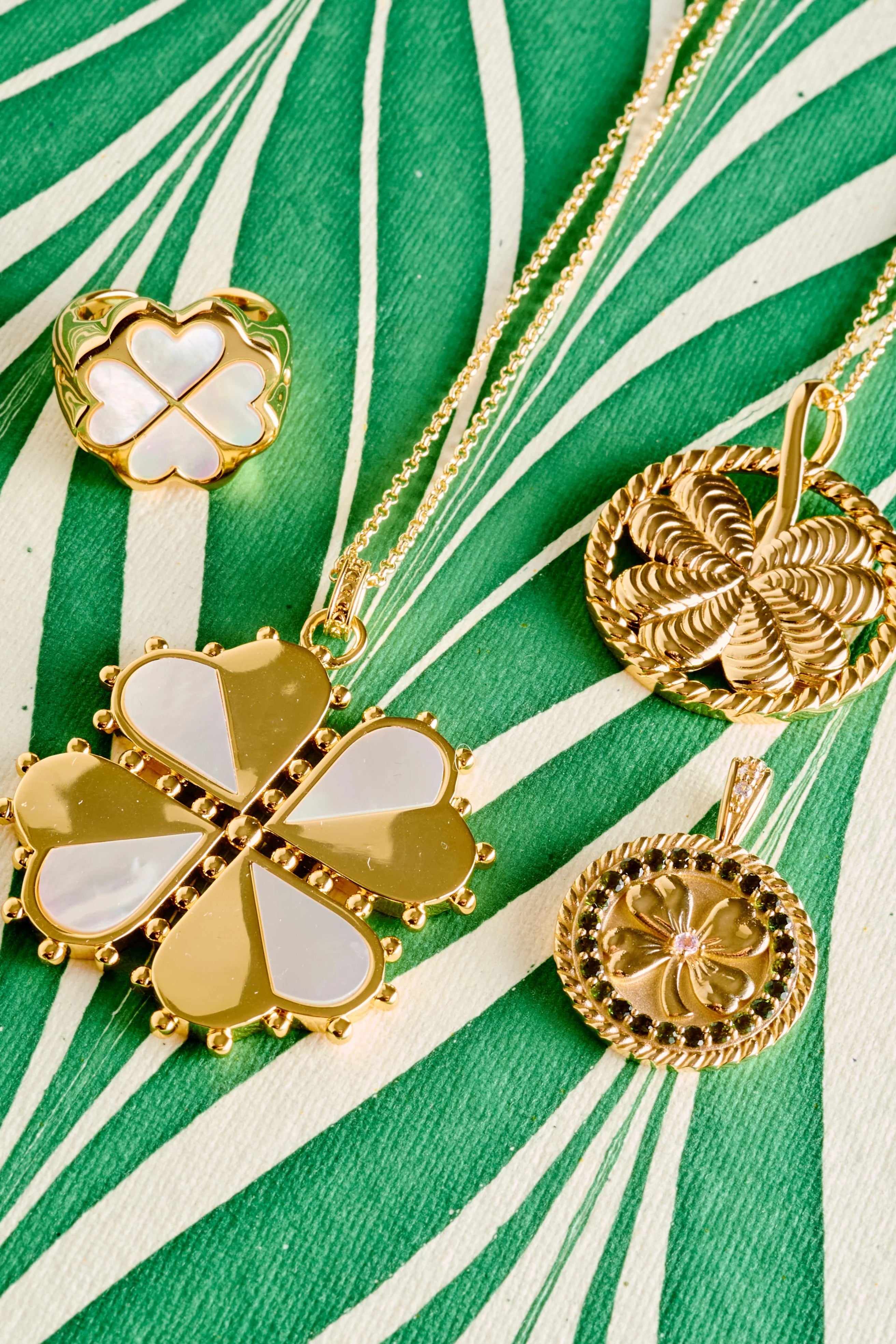 LUCKY CLOVER CUTOUT NECKLACE- DRAWN LINK CHAIN - Necklaces - Sassanova