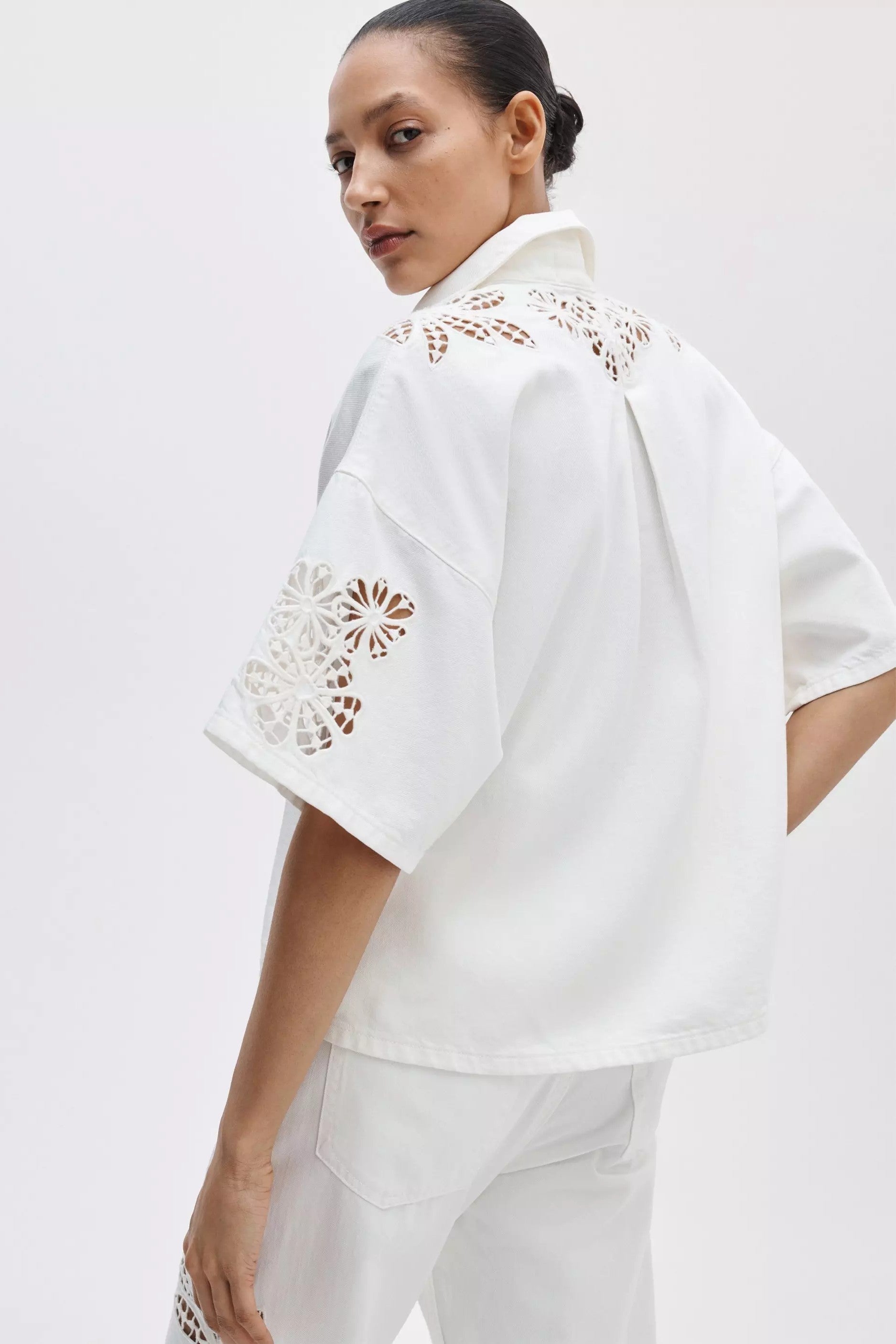 ULTRA FEATHERWEIGHT LUCY POP OVER SHIRT - Blouses - Sassanova
