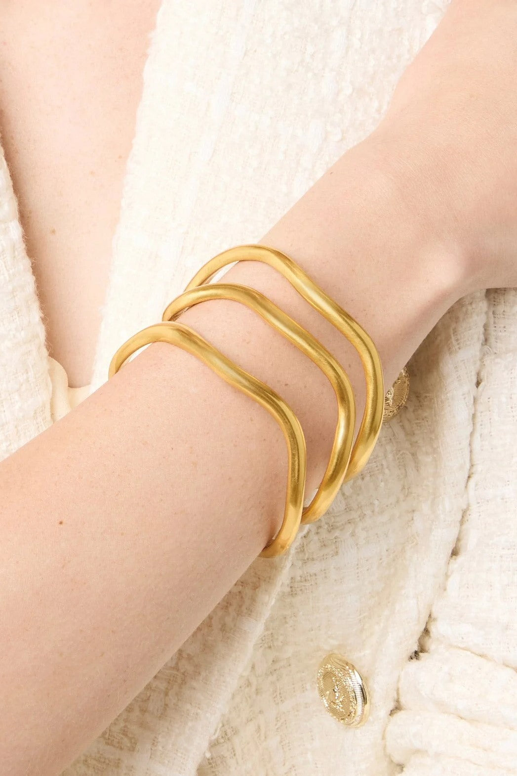 WAVE BANGLE SM- GLD
sassanova
