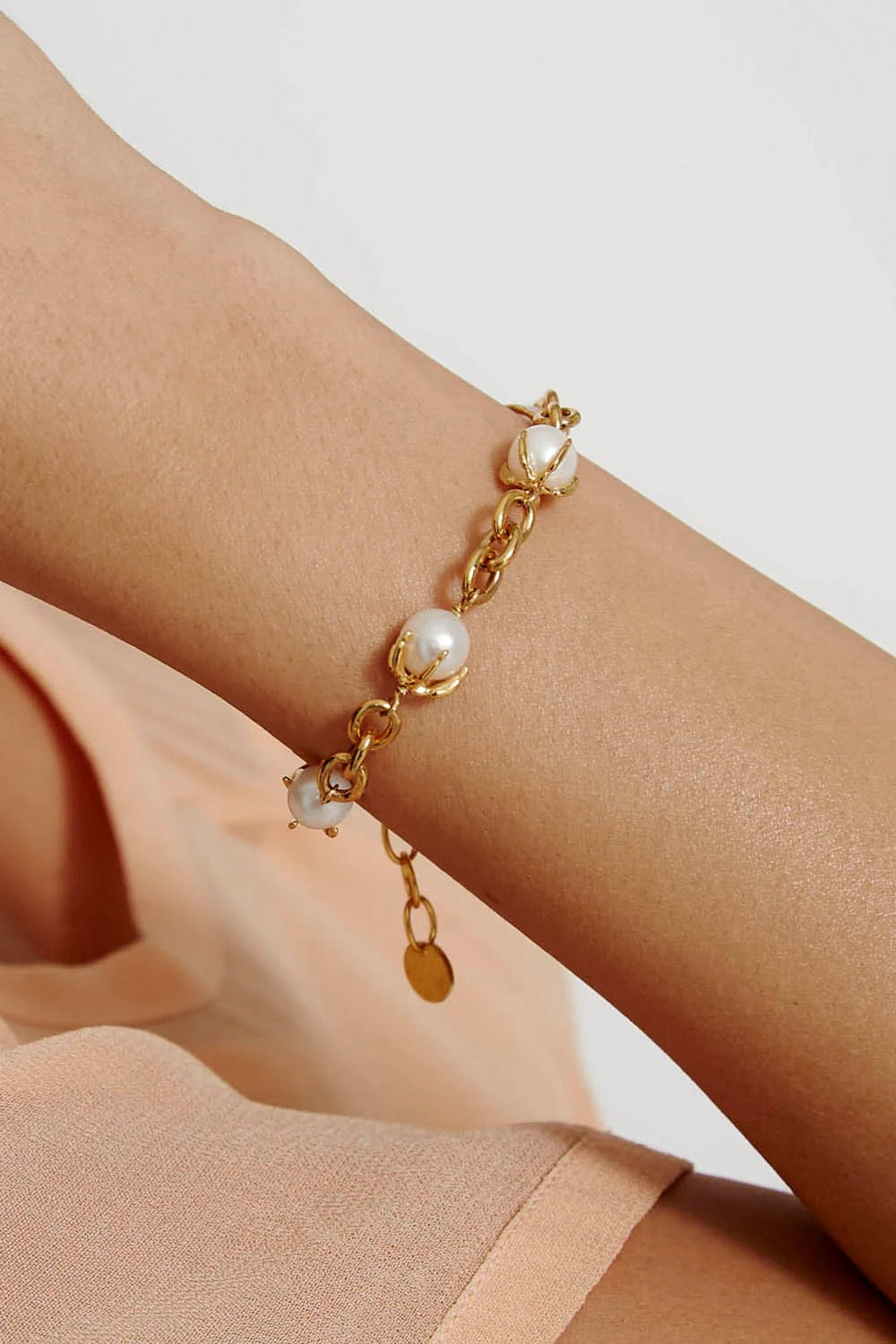 LARK CHAIN BRACELET- WHT PEARL
sassanova