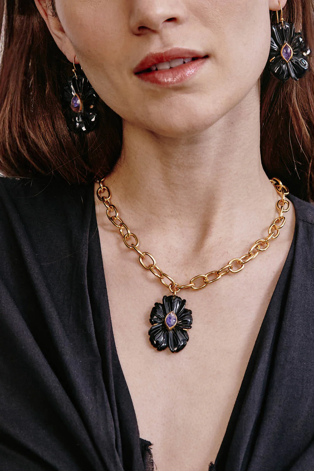 BLACK AGATE FLOWER PENDANT NECKLACE (NGZ-15275)
sassanova