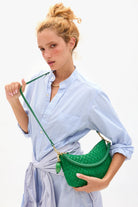 PETITE MOYEN MESSENGER WOVEN CHECKER - Handbags - Sassanova