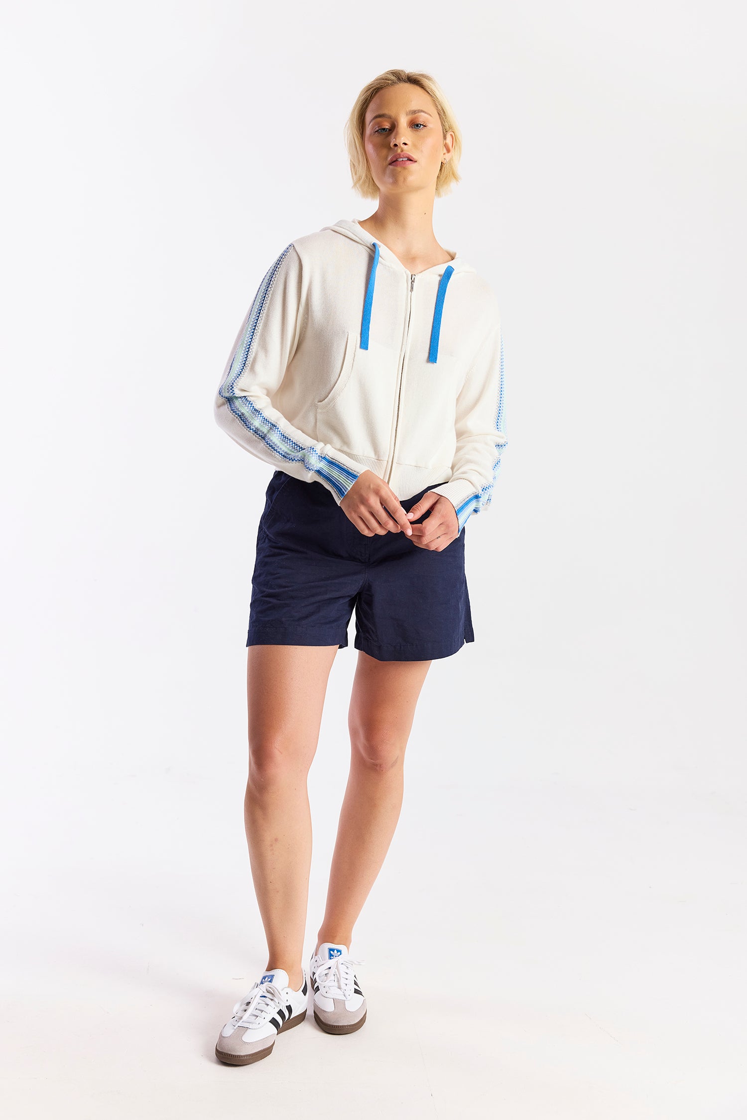 GEO SLEEVE CROPPED HOODIE - Sweaters - Sassanova