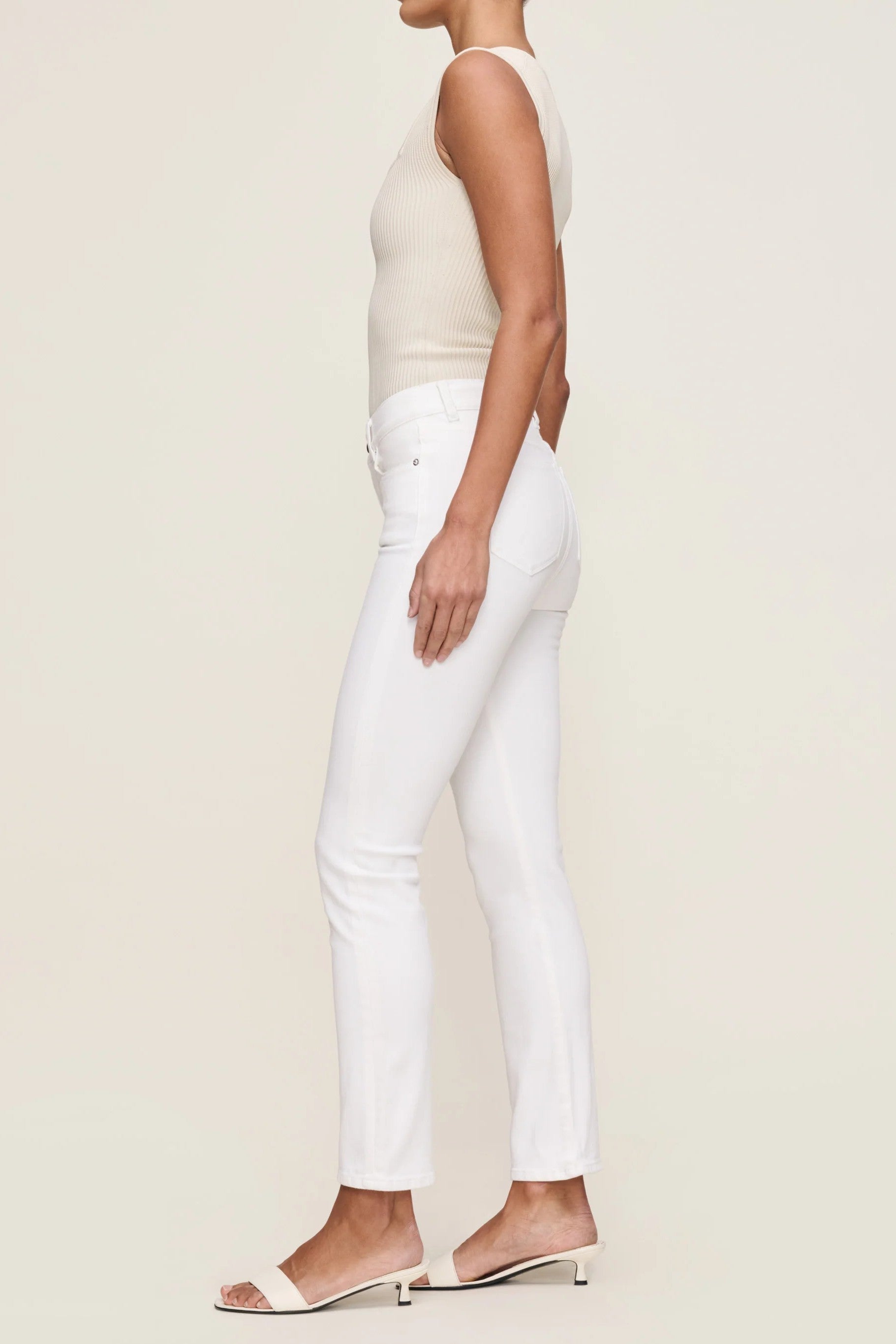 MARA MID RISE STRAIGHT JEAN - Jeans - Sassanova