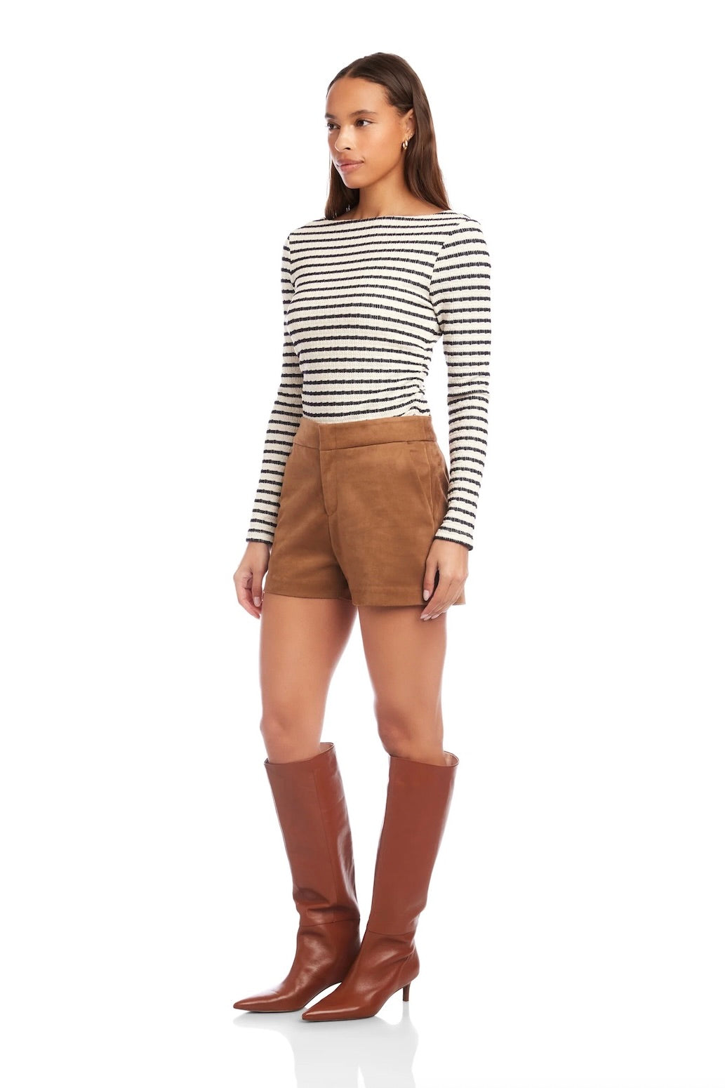 FAUX SUEDE MODERN SHORTS
sassanova