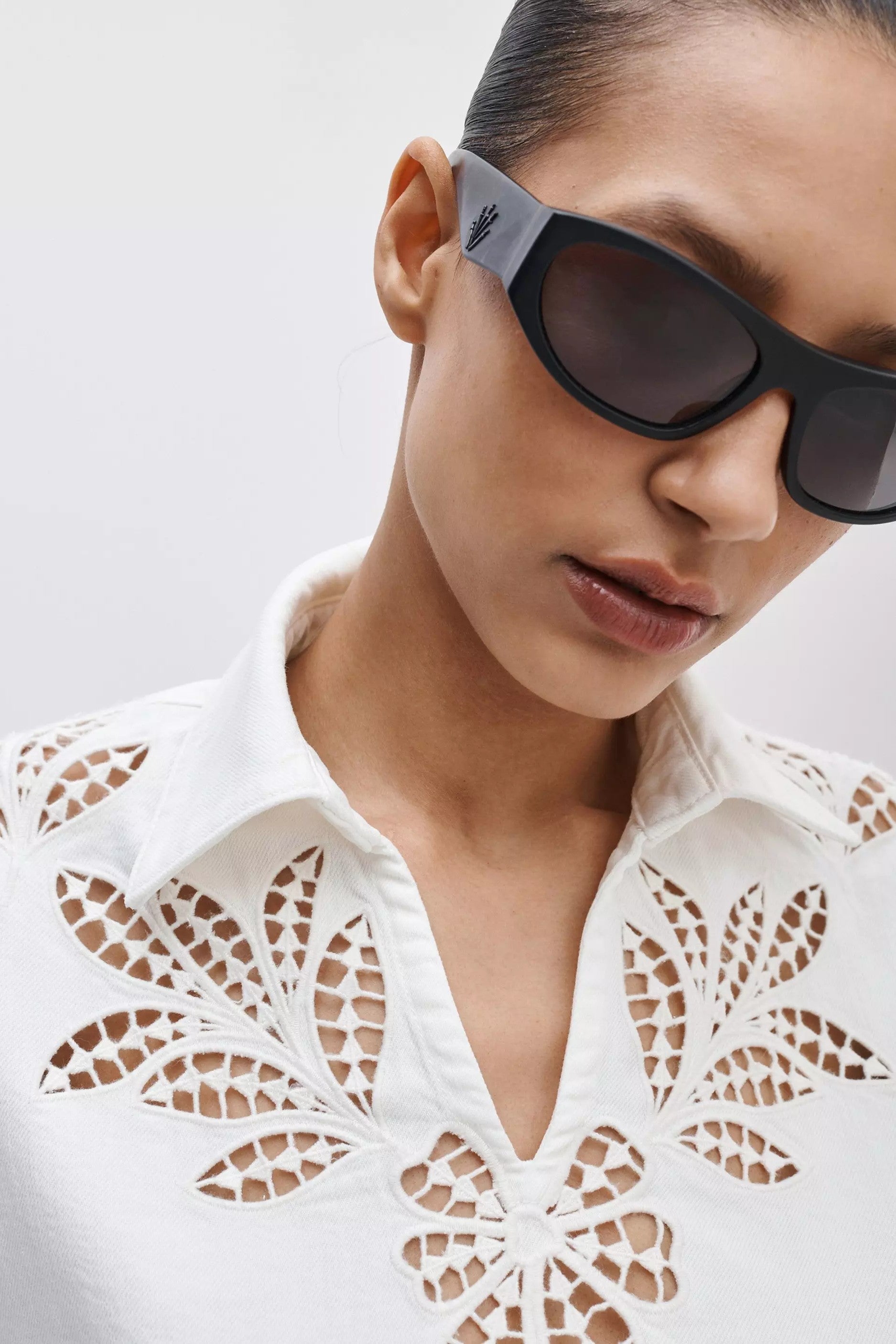 ULTRA FEATHERWEIGHT LUCY POP OVER SHIRT - Blouses - Sassanova