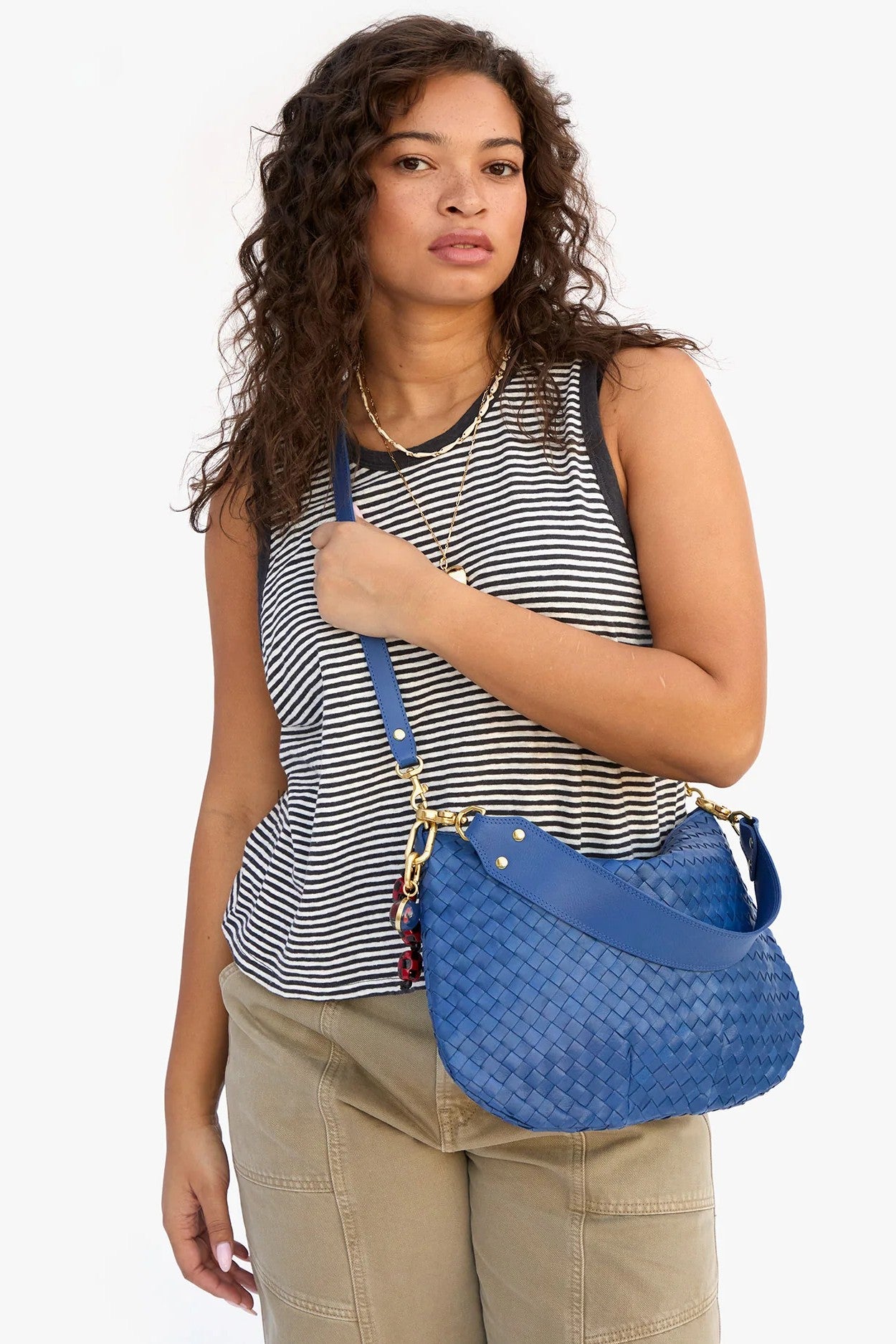 MOYEN MESSENGER WOVEN DIAGONAL - Handbags - Sassanova