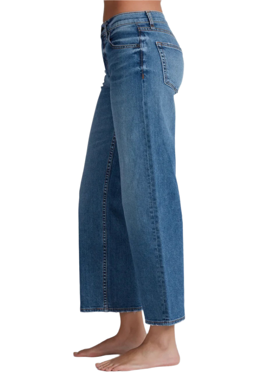 MID RISE CROP WIDE LEG
sassanova