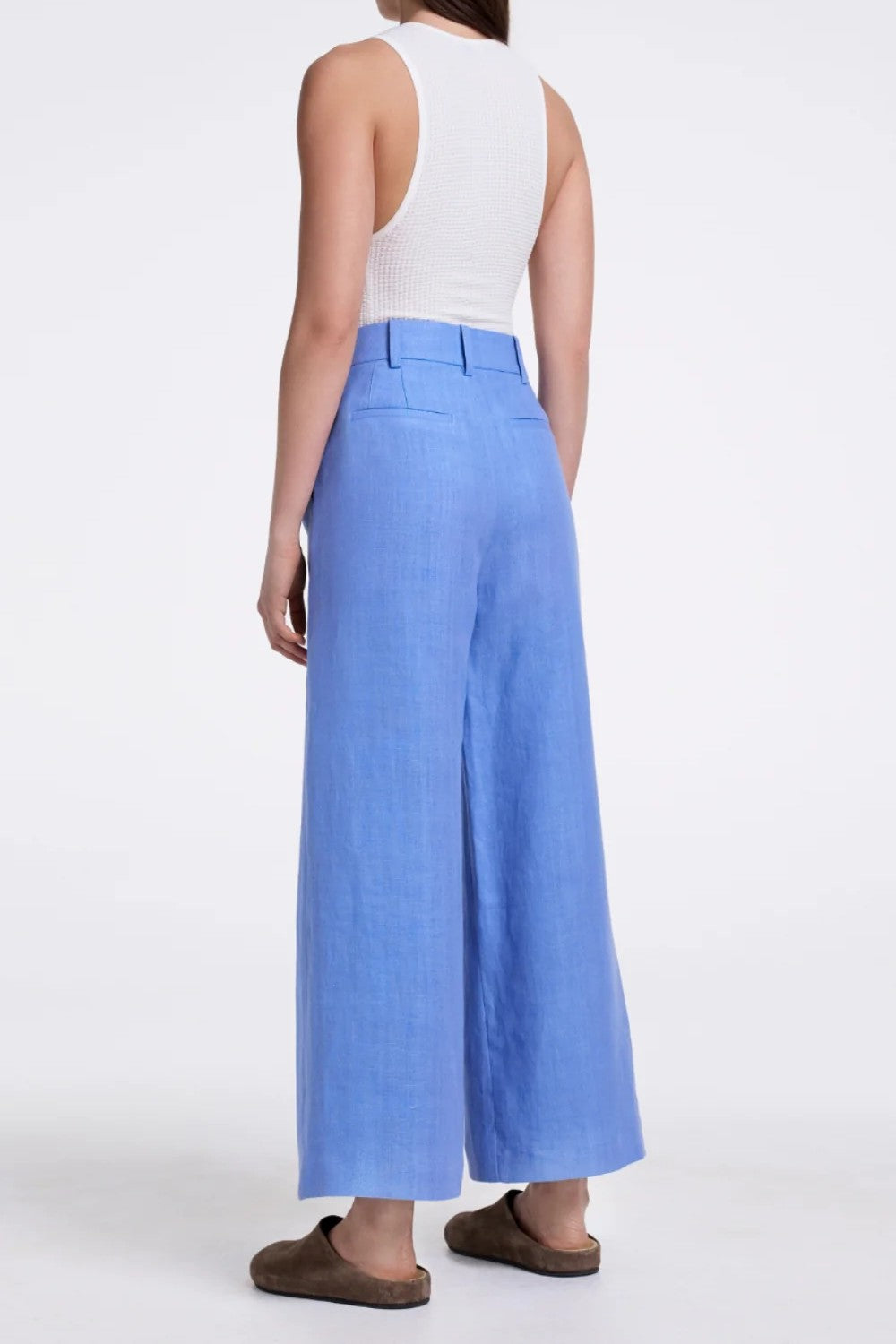 LINEN CROPPED PLEATED TROUSER - Pants - Sassanova