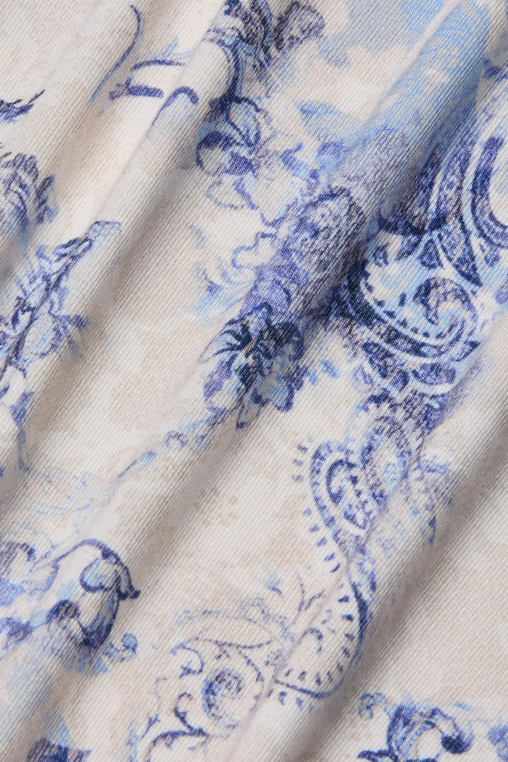 RESSI SHORT SLEEVE LACE PAISLEY TEE - T-shirts - Sassanova