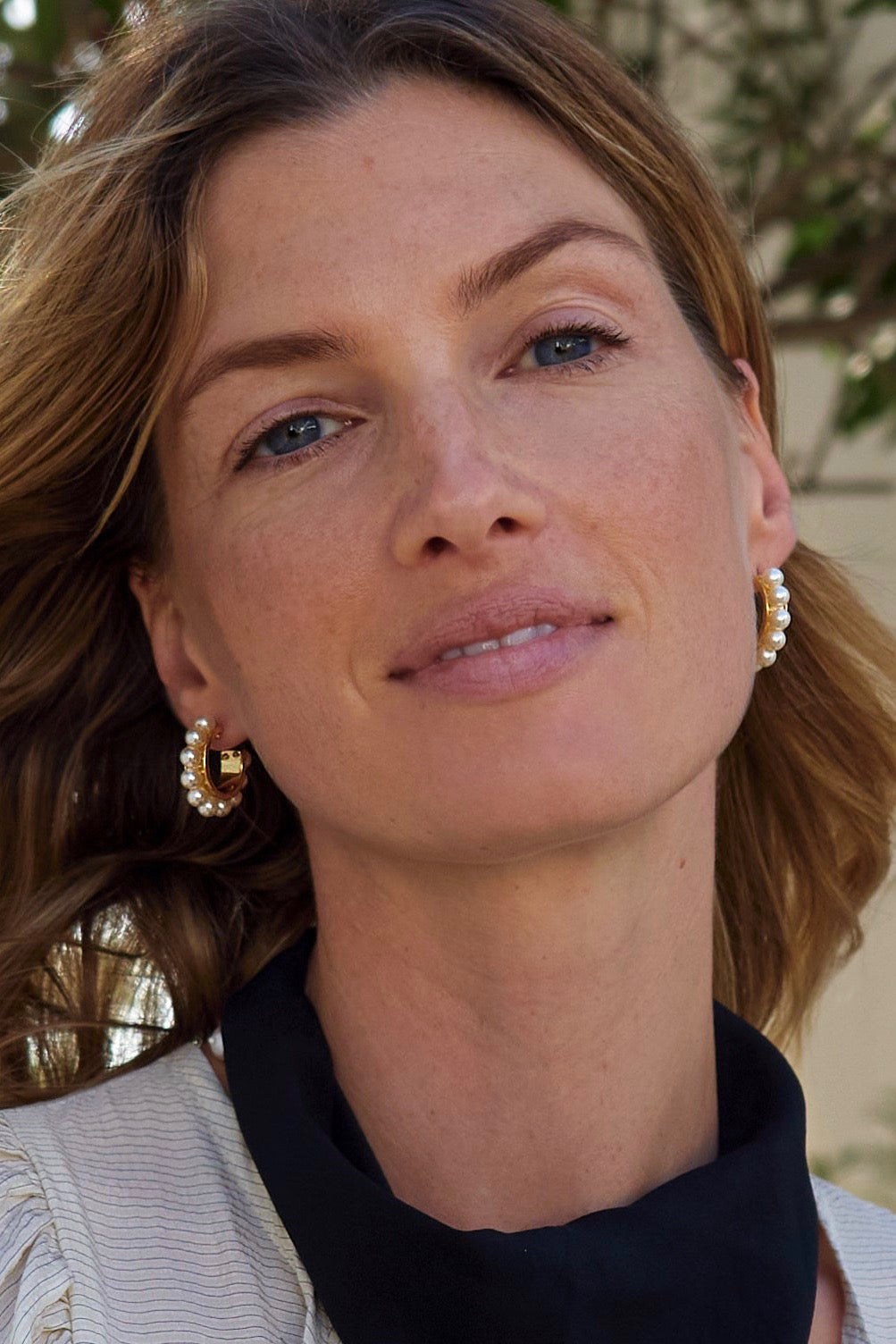 WYNNIE PEARL HOOP EARRING